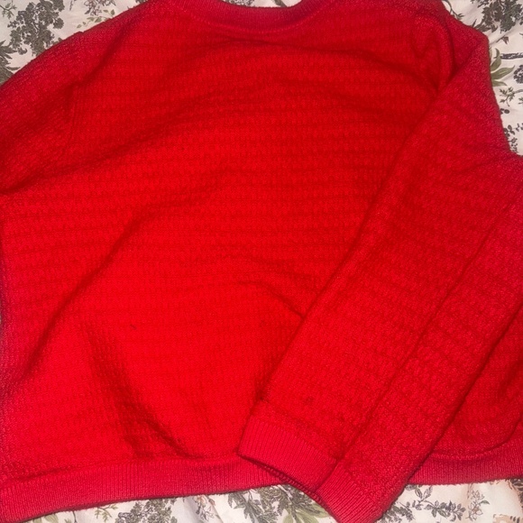 Red button up top - Picture 5 of 6